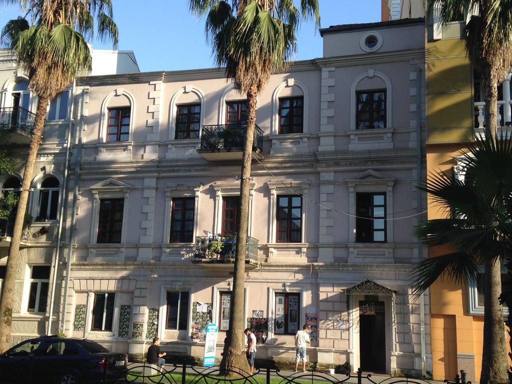 Cheap And Chic Batumi Exterior foto